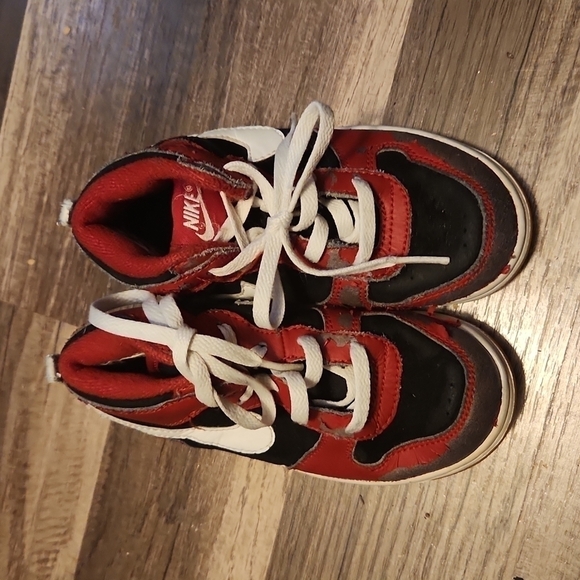 NIKE Hightops Toddler Size 9 Red &  Black - Picture 1 of 5
